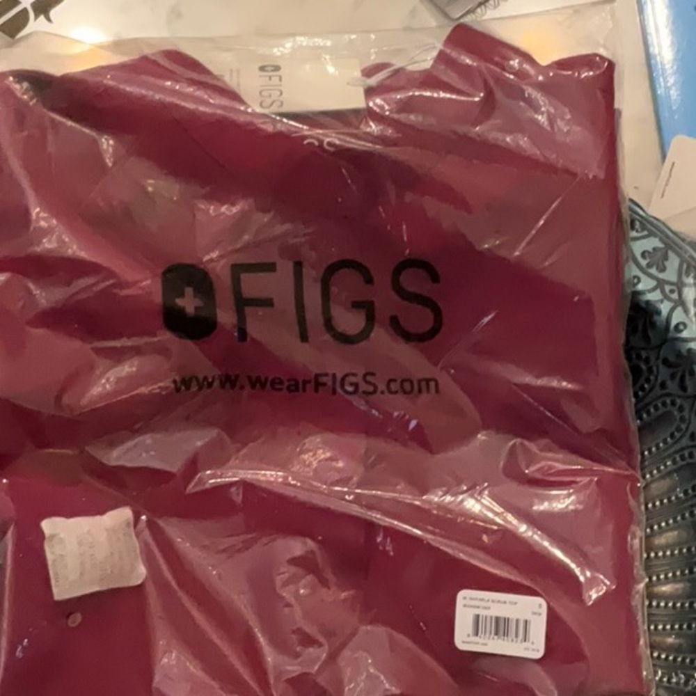 FIGS Scrub Pants Zamora SM/REG & Rafaela Scrub Top SM - Dark Magenta